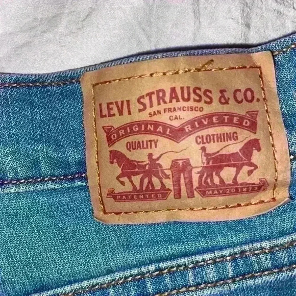 Levi’s Denim Shorts - Picture 4 of 4